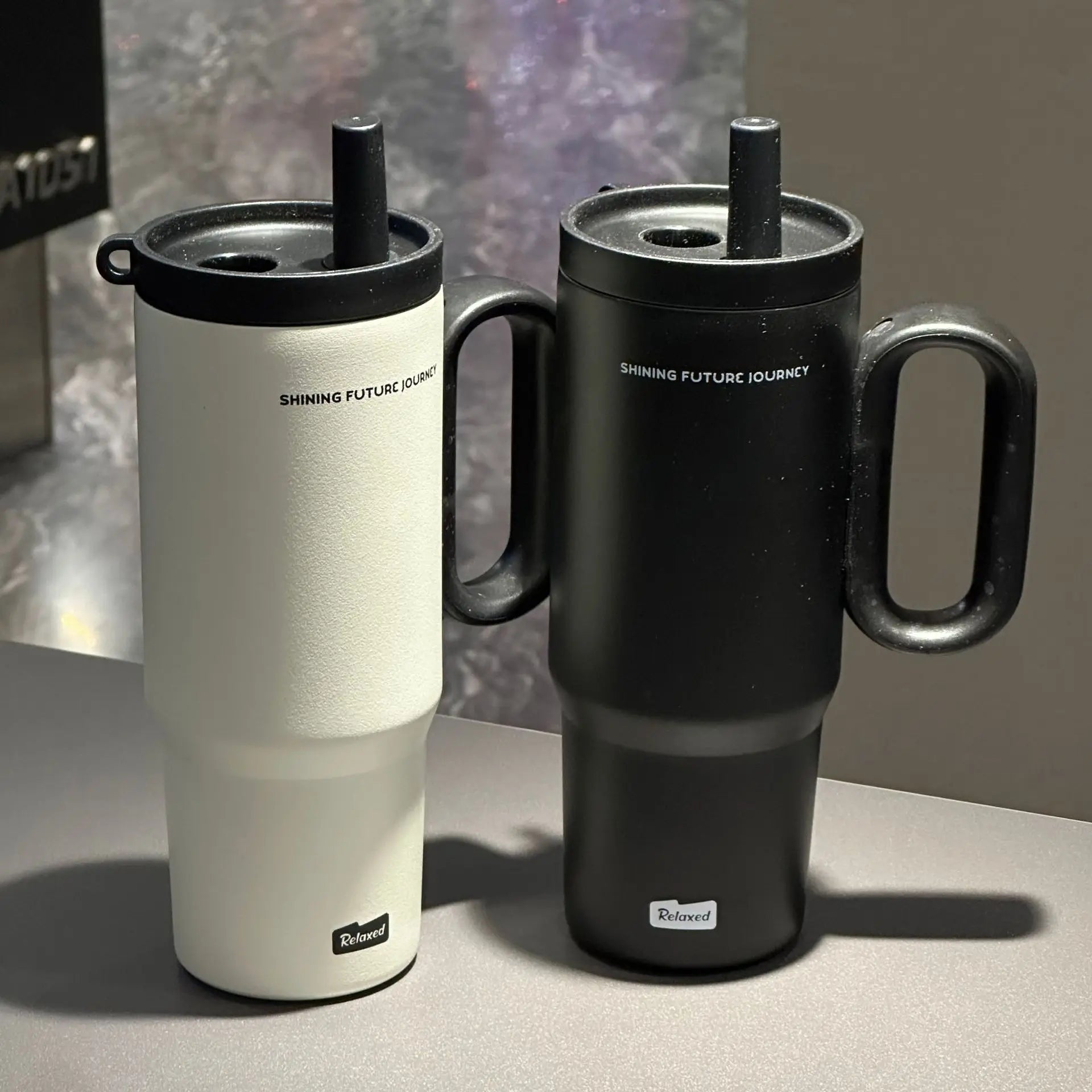 Edelstahl Thermosbecher 720ml – Mit Strohhalm & Griff, Vakuumisoliert für Kaffee & Reisen